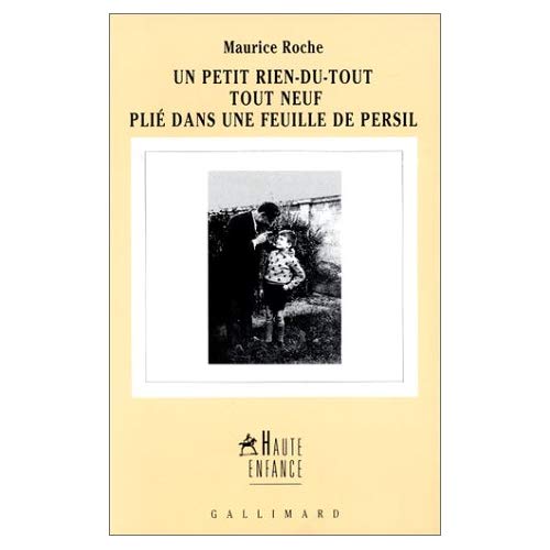 UN PETIT RIEN-DU-TOUT TOUT NEUF PLIE DANS UNE FEUILLE DE PERSIL