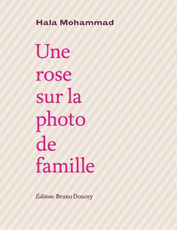 UNE ROSE SUR LA PHOTO DE FAMILLE