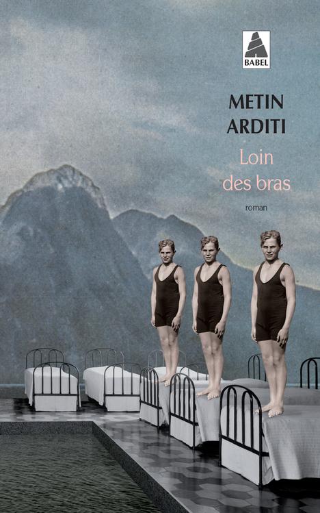 LOIN DES BRAS