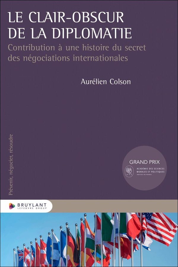 LE CLAIR-OBSCUR DE LA DIPLOMATIE - CONTRIBUTION A UNE HISTOIRE DU SECRET DES NEGOCIATIONS INTERNATIO