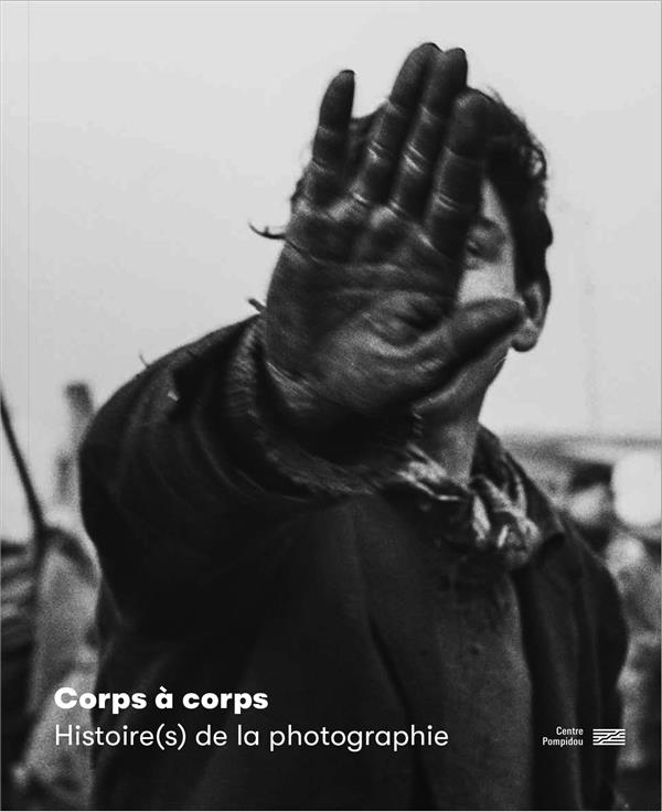 CORPS A CORPS / CATALOGUE DE L'EXPOSITION - UNE HISTOIRE DU CORPS PHOTOGRAPHIE XXE XXIE SIECLE