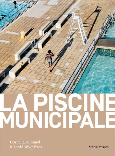 LA PISCINE MUNICIPALE - IMMERSION DANS LA VIE ORDINAIRE D'UN COMMUN