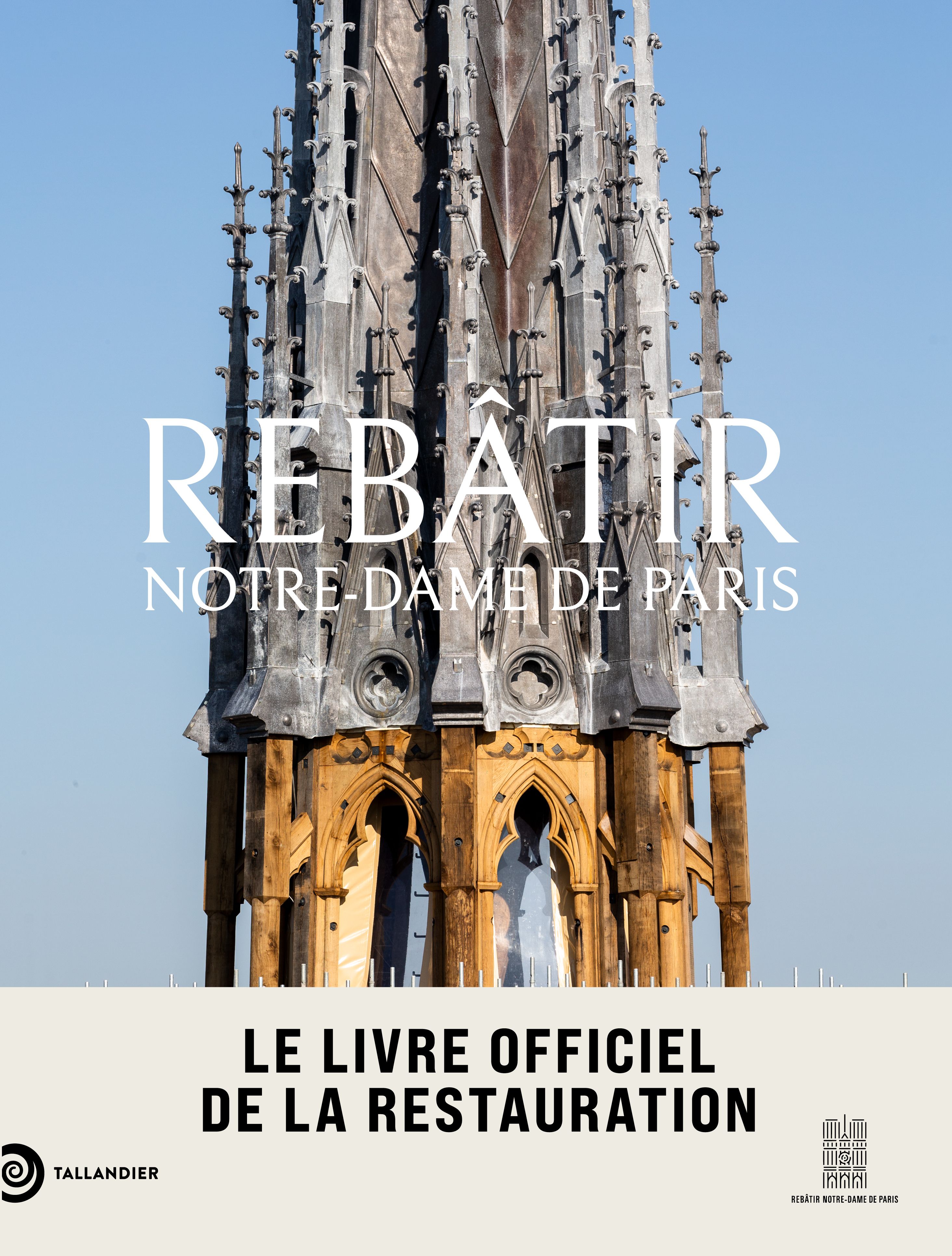 couverture du livre REBATIR NOTRE-DAME DE PARIS - LE LIVRE OFFICIEL DE LA RESTAURATION - ILLUSTRATIONS, COULEUR