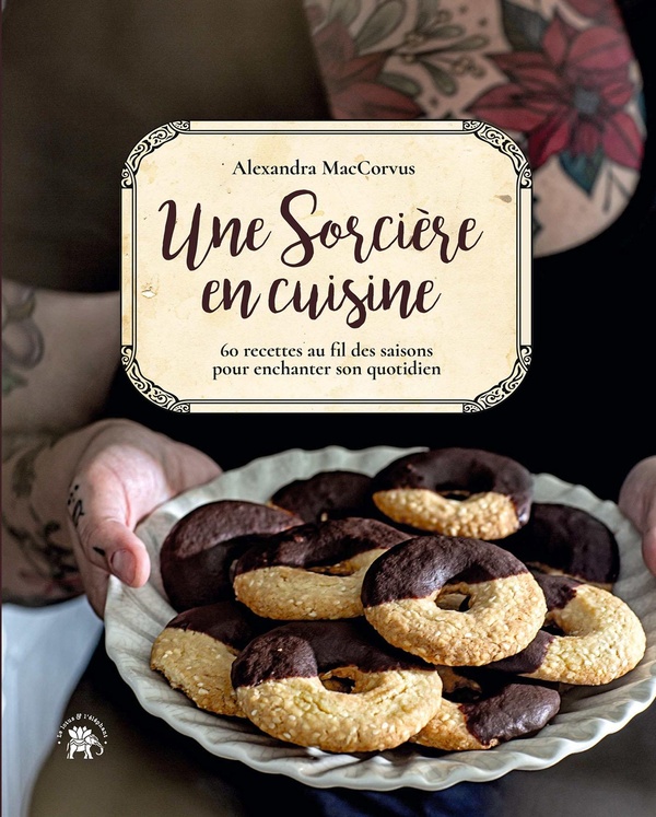 UNE SORCIERE EN CUISINE - 60 RECETTES AU FIL DES SAISONS POUR ENCHANTER SON QUOTIDIEN