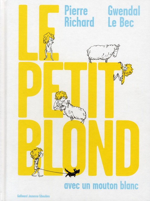 LE PETIT BLOND AVEC UN MOUTON BLANC