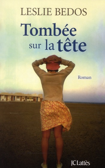 TOMBEE SUR LA TETE