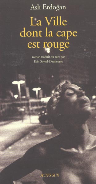 LA VILLE DONT LA CAPE EST ROUGE