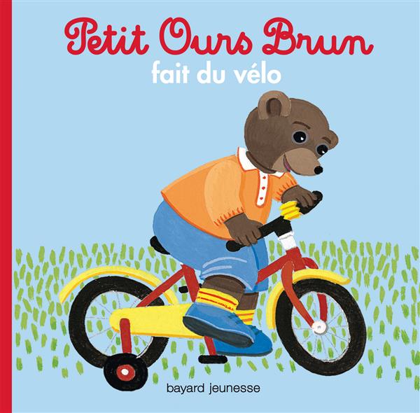 PETIT OURS BRUN FAIT DU VELO