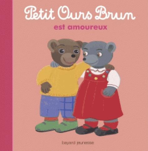 PETIT OURS BRUN EST AMOUREUX