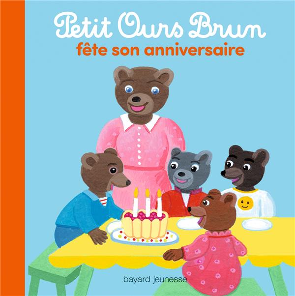 PETIT OURS BRUN FETE SON ANNIVERSAIRE