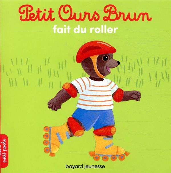 PETIT OURS BRUN FAIT DU ROLLER