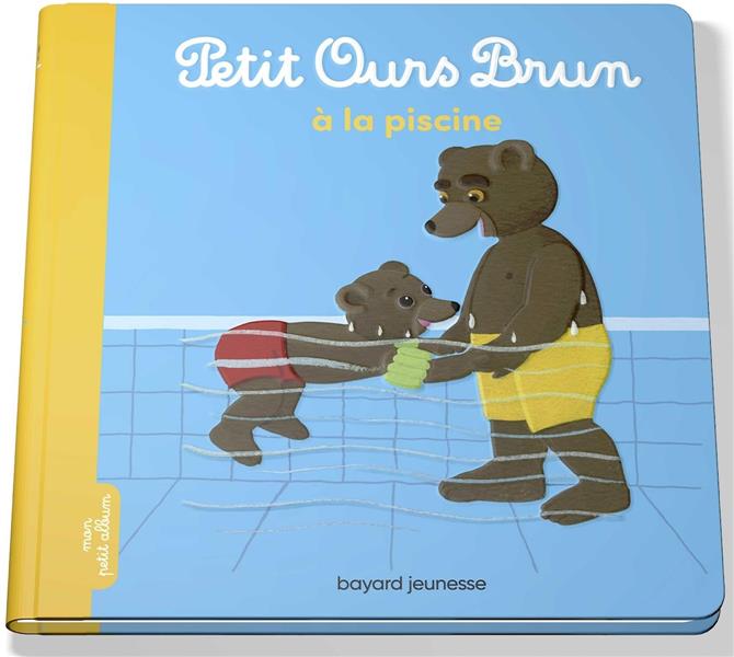 PETIT OURS BRUN A LA PISCINE