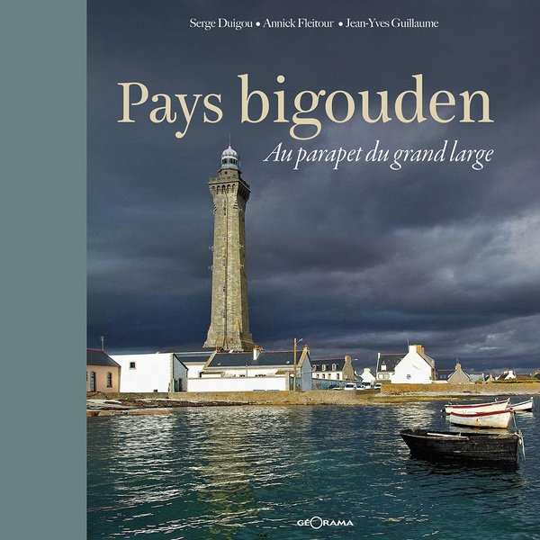 PAYS BIGOUDEN AU PARAPET DU GRAND LARGE